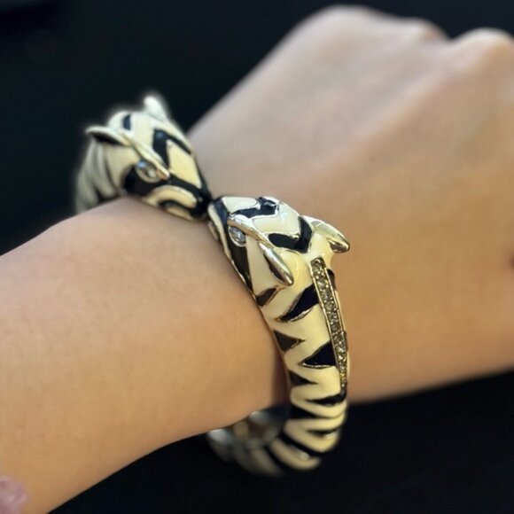 ✨Unique Vintage Zebra Enamel Rhinestones Bracelet - Picture 2 of 4